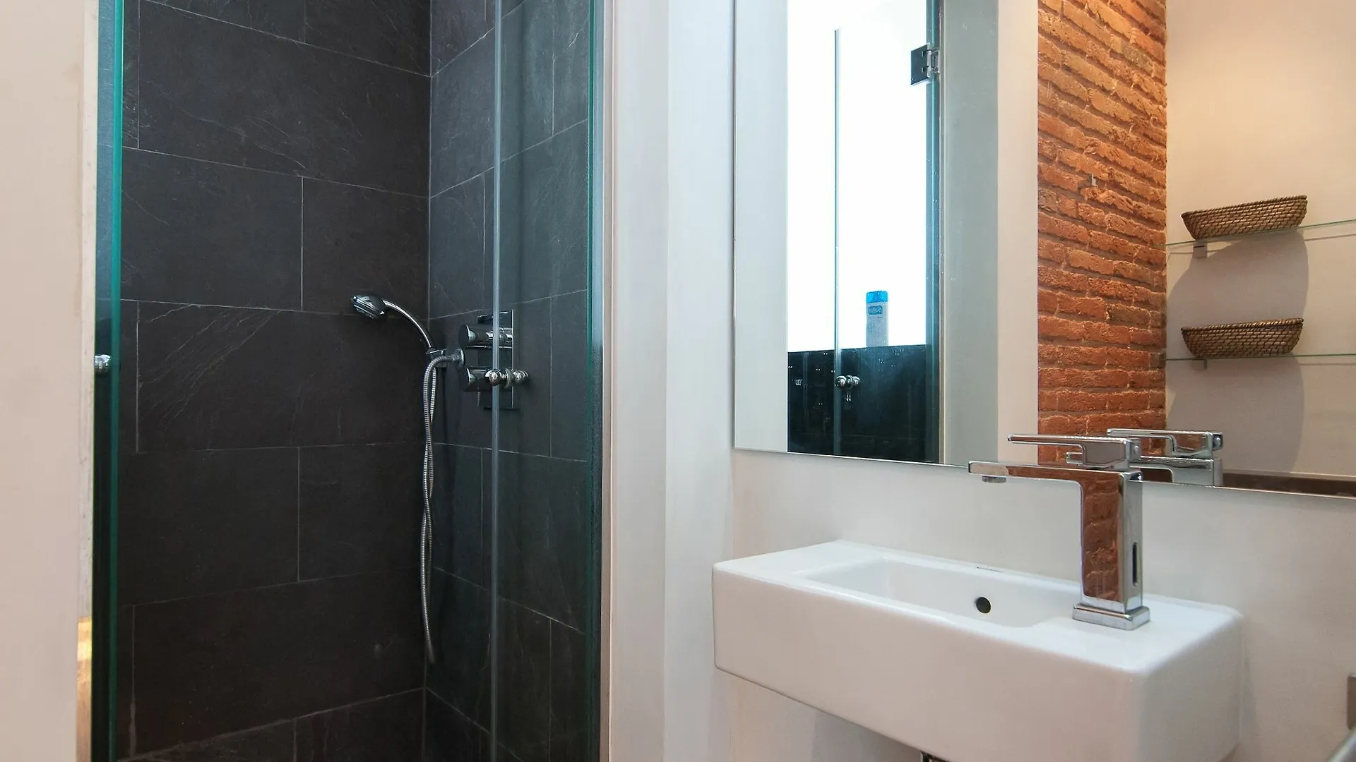Montaber Apartment - Diagonal Barcelona 0*,  Spanien